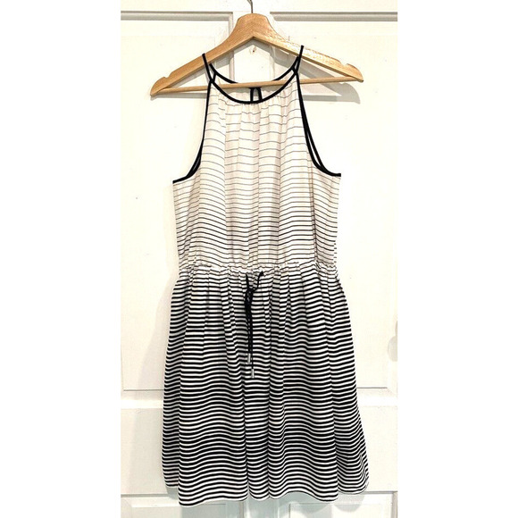 Banana Republic Dresses & Skirts - Banana Republic Black & White Striped sleeveless Dress , lined women's size 10